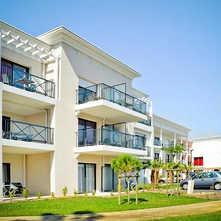Coastal With Pool In *