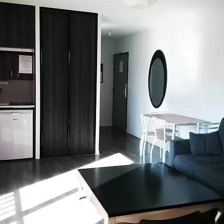 דירה Coastal With Pool In *