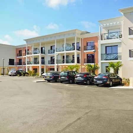 Coastal With Pool In Apartment
