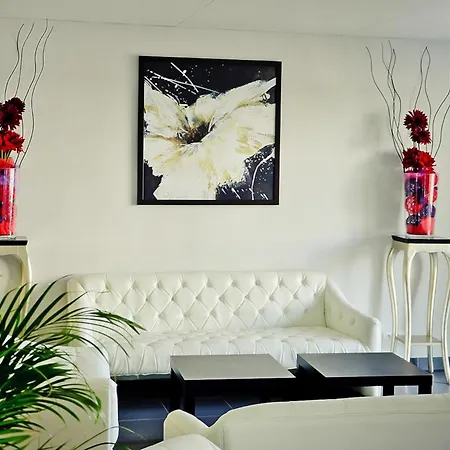 Apartment Coastal With Pool In *